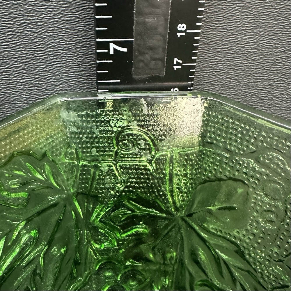 Anchor Hocking 6 3/8" Emerald Green Harvest‎ Grape (Grapevine) Vase, Vintage - Picture 7 of 8